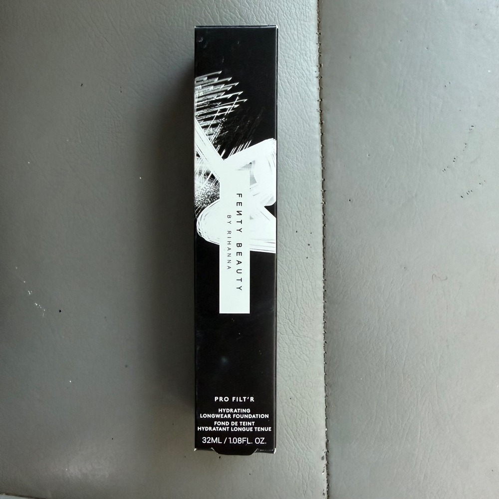 Fenty Beauty Pro Filt'r Hydrating Longwear Foundation Shade 200 1.08oz New Box